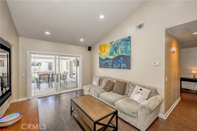 Detail Gallery Image 13 of 47 For 20419 Kesley St, Canyon Country,  CA 91351 - 6 Beds | 3 Baths