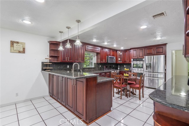 Detail Gallery Image 17 of 35 For 9340 Burnet Ave, North Hills,  CA 91343 - 5 Beds | 2/1 Baths