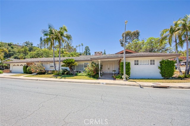 Detail Gallery Image 2 of 75 For 1801 Greenbriar Rd, Glendale,  CA 91207 - 3 Beds | 3 Baths