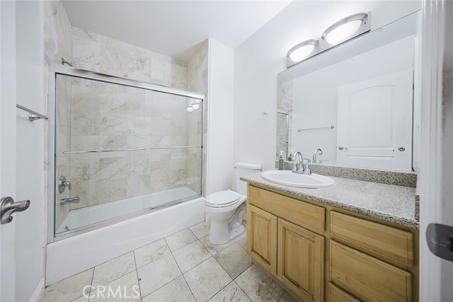 Detail Gallery Image 14 of 33 For 1515 Grismer Ave #302,  Burbank,  CA 91504 - 2 Beds | 2 Baths