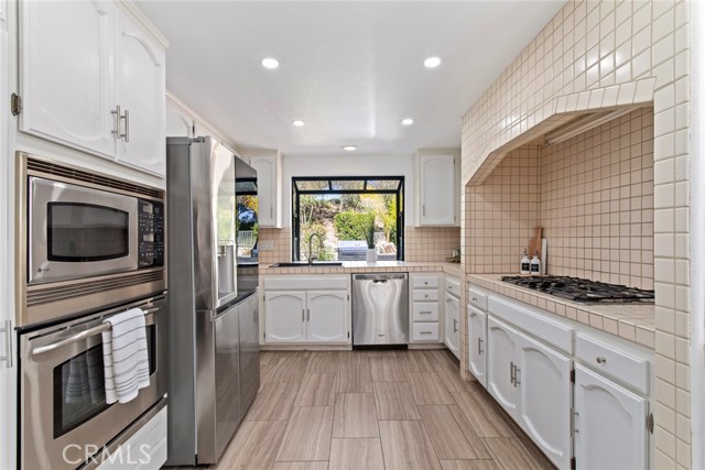 Detail Gallery Image 17 of 73 For 25546 Hardy Pl, Stevenson Ranch,  CA 91381 - 4 Beds | 3 Baths