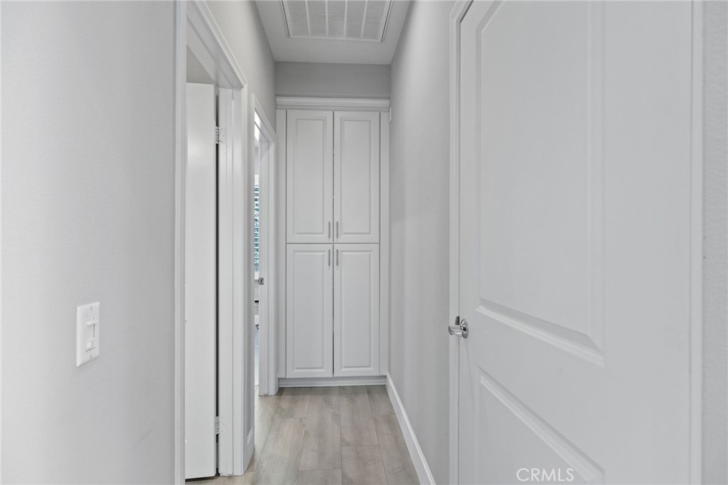 https://media.crmls.org/medias/17e183f0-4ed0-4a34-a35c-e2529a0d723c.jpg?preset=X-Large