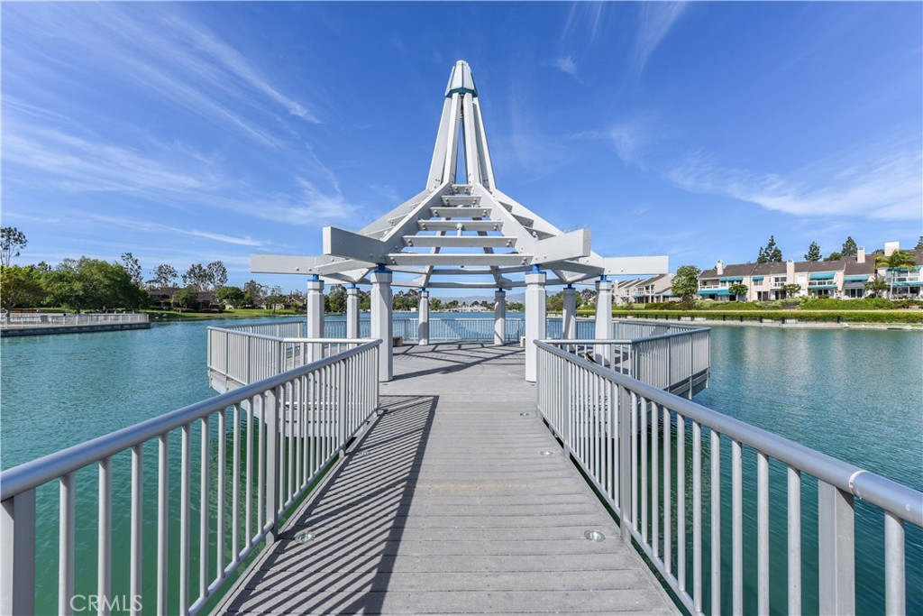 https://media.crmls.org/medias/17e3754e-dbc2-46c9-9e5f-1e623b468b96.jpg?preset=X-Large