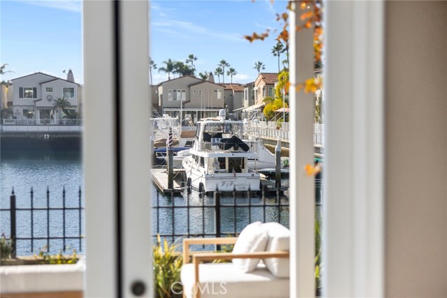 Detail Gallery Image 10 of 44 For 6230 Napoli Ct, Long Beach,  CA 90803 - 4 Beds | 4 Baths