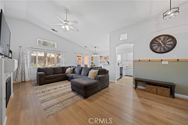 Detail Gallery Image 9 of 36 For 5314 Silvergate, Bakersfield,  CA 93313 - 3 Beds | 2 Baths