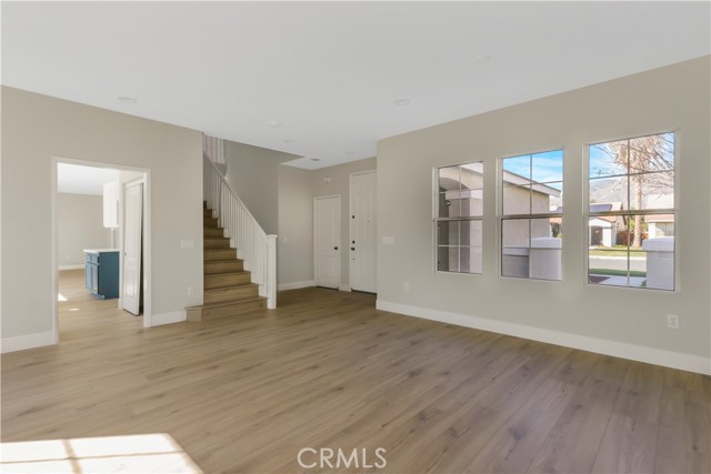 Detail Gallery Image 4 of 27 For 242 Spinnaker, San Jacinto,  CA 92583 - 4 Beds | 3 Baths