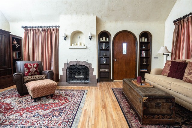 920 Coronado Drive, Glendale CA: https://media.crmls.org/medias/17e5ffc0-0c30-4ce5-a303-8f526a7f6e7b.jpg