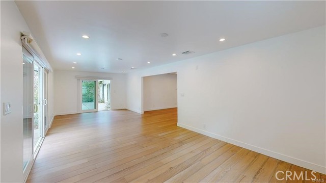 Detail Gallery Image 20 of 50 For 3119 Mesa Verde Dr, Burbank,  CA 91504 - 4 Beds | 3 Baths