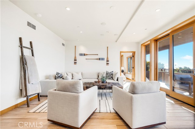 Detail Gallery Image 22 of 42 For 206 Grandview St, Laguna Beach,  CA 92651 - 3 Beds | 3 Baths