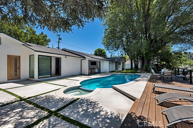 17072 Oak View Drive, Encino CA: https://media.crmls.org/medias/17e7f784-ec85-4d1c-9ab9-a6f2f0bf2a07.jpg