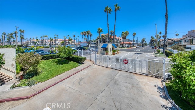Detail Gallery Image 32 of 35 For 711 Pacific Coast Hwy #421,  Huntington Beach,  CA 92648 - 2 Beds | 1/1 Baths