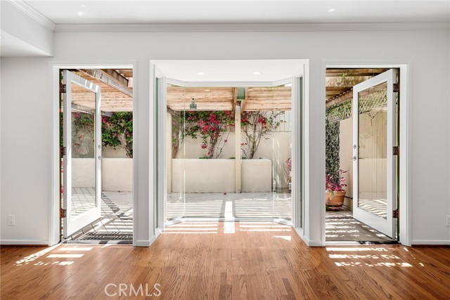 11053 Strathmore Drive, Westwood - Century City CA: https://media.crmls.org/medias/17e866ed-792a-4b4d-903e-cd7e046a8033.jpg