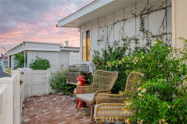 Detail Gallery Image 4 of 35 For 11 Saratoga, Newport Beach,  CA 92660 - 2 Beds | 2/1 Baths