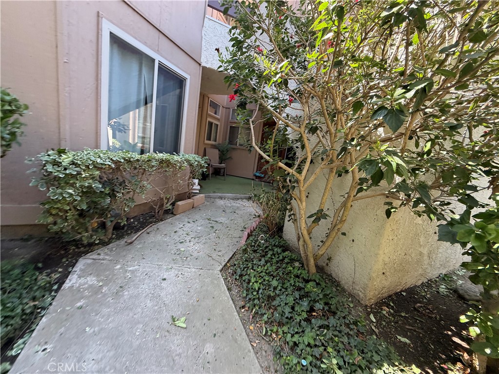 https://media.crmls.org/medias/17e92cc1-ae69-41f0-a16b-cfb5a8a9575f.jpg?preset=X-Large