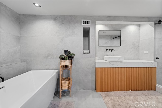 19778 Grand View Drive, Topanga CA: https://media.crmls.org/medias/17ea3e4f-2ae0-45f5-abb1-9f3637cdd738.jpg