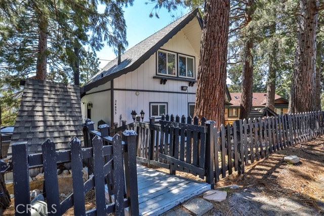 Detail Gallery Image 4 of 59 For 24833 Matterhorn Ct, Crestline,  CA 92325 - 4 Beds | 2 Baths