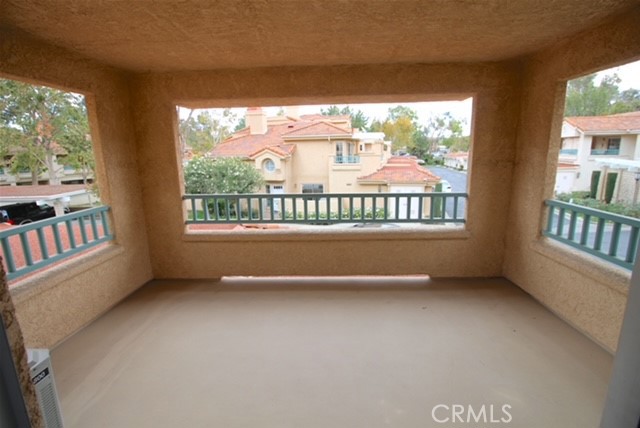 https://media.crmls.org/medias/17ebf64e-0681-4bba-b08e-1731a2ebaed8.jpg?preset=X-Large