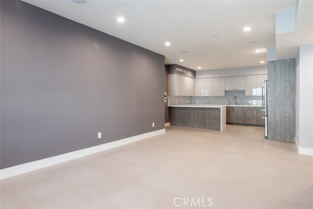 Detail Gallery Image 5 of 21 For 2225 Mira Vista Ave #206,  Montrose,  CA 91020 - 3 Beds | 2 Baths