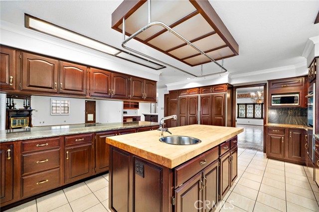 Detail Gallery Image 12 of 56 For 1851 Pitcairn, Costa Mesa,  CA 92626 - 4 Beds | 4 Baths