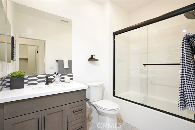 Detail Gallery Image 21 of 22 For 2317 W Broadway, Anaheim,  CA 92804 - 2 Beds | 2/2 Baths