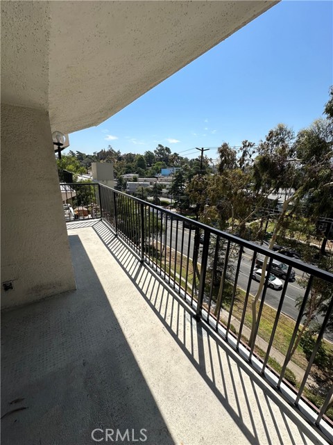 Detail Gallery Image 12 of 13 For 3949 Los Feliz Bld #601,  Los Angeles,  CA 90027 - 1 Beds | 1 Baths