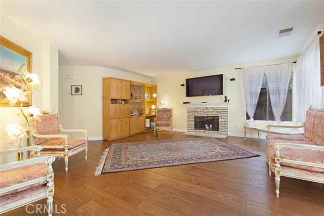 Detail Gallery Image 12 of 43 For 19 Tennessee, Irvine,  CA 92606 - 4 Beds | 2/1 Baths