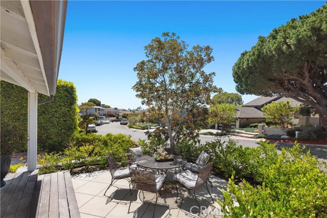 Detail Gallery Image 2 of 21 For 540 De Anza Dr, Corona Del Mar,  CA 92625 - 4 Beds | 3/1 Baths