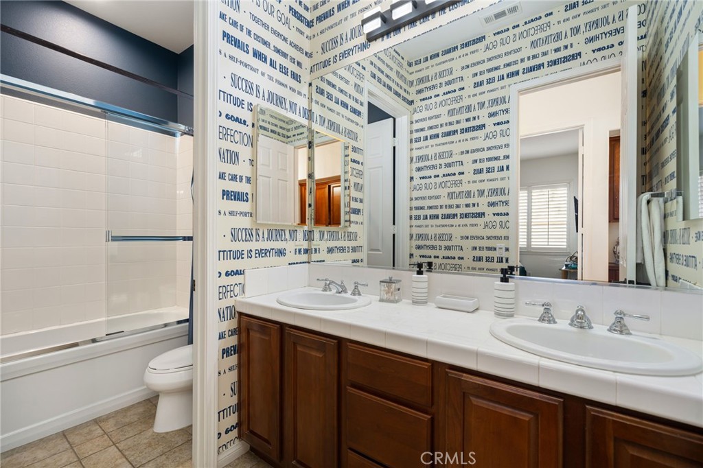 https://media.crmls.org/medias/17ee383c-f60a-4c02-a37a-aebc19b7b351.jpg?preset=X-Large