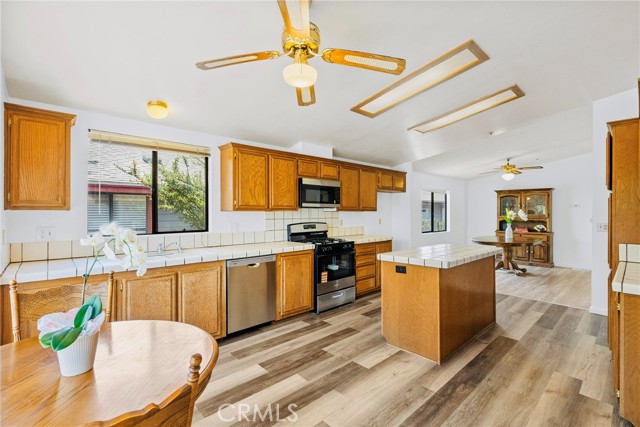 13691 Gavina Avenue, Sylmar CA: https://media.crmls.org/medias/17ee42ad-529a-42c2-8b52-c28df76c2822.jpg