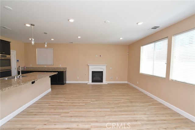 8011 Sea Salt Avenue, Fontana CA: https://media.crmls.org/medias/17eedd99-6ed4-4c4e-aa12-606c96340d1c.jpg