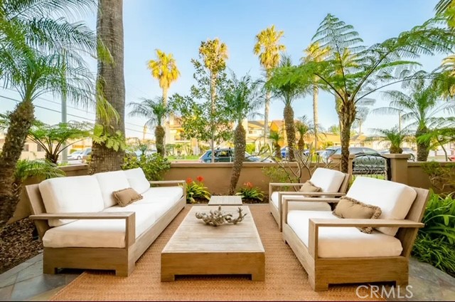 Detail Gallery Image 29 of 34 For 225 11th St, Huntington Beach,  CA 92648 - 4 Beds | 4/1 Baths