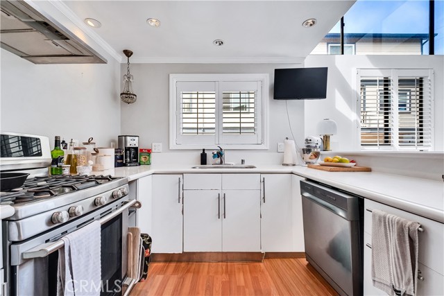 Detail Gallery Image 15 of 40 For 114 S Prospect #6,  Redondo Beach,  CA 90277 - 3 Beds | 2/1 Baths