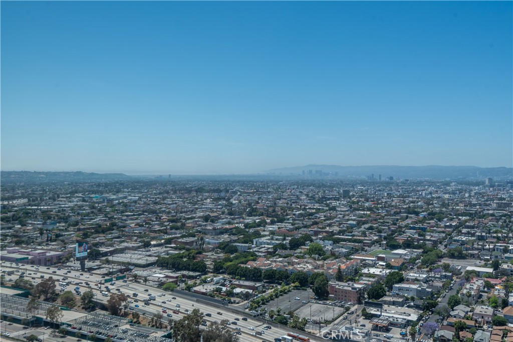 https://media.crmls.org/medias/17ef2852-e2e9-40fb-af48-bb82e015ae47.jpg?preset=X-Large