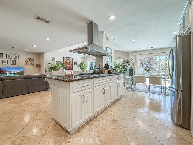 24017 Sylvan Street, Woodland Hills CA: https://media.crmls.org/medias/17ef2bc9-f797-4f9a-8174-ae4363f4341d.jpg
