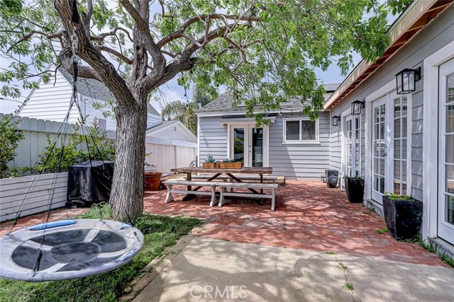 Detail Gallery Image 23 of 29 For 320 E Walnut Ave, El Segundo,  CA 90245 - 5 Beds | 3 Baths
