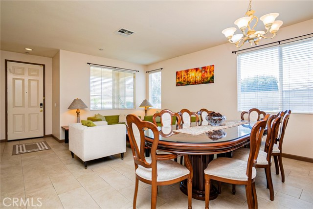 15138 Holiday Drive, Fontana CA: https://media.crmls.org/medias/17ef8225-669f-4723-994c-22d6a880ca75.jpg