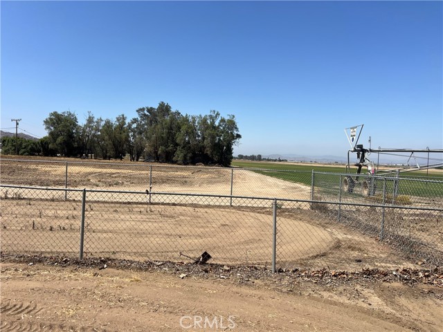 28900 Reservoir Avenue, Nuevo CA: https://media.crmls.org/medias/17efb0aa-70a1-4451-b9a9-8dd697b5d5cc.jpg