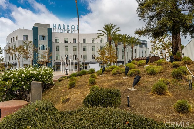 435 W Center Street Promenade, Anaheim CA: https://media.crmls.org/medias/17efdbcf-90e3-475c-a245-9f38f0fef84b.jpg