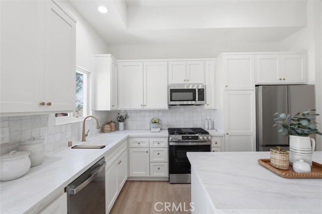 Detail Gallery Image 15 of 31 For 2413 Ives Ln, Redondo Beach,  CA 90278 - 4 Beds | 3 Baths