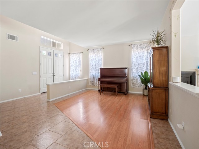 Detail Gallery Image 3 of 40 For 26332 Oakdale Canyon Ln, Canyon Country,  CA 91387 - 5 Beds | 3 Baths