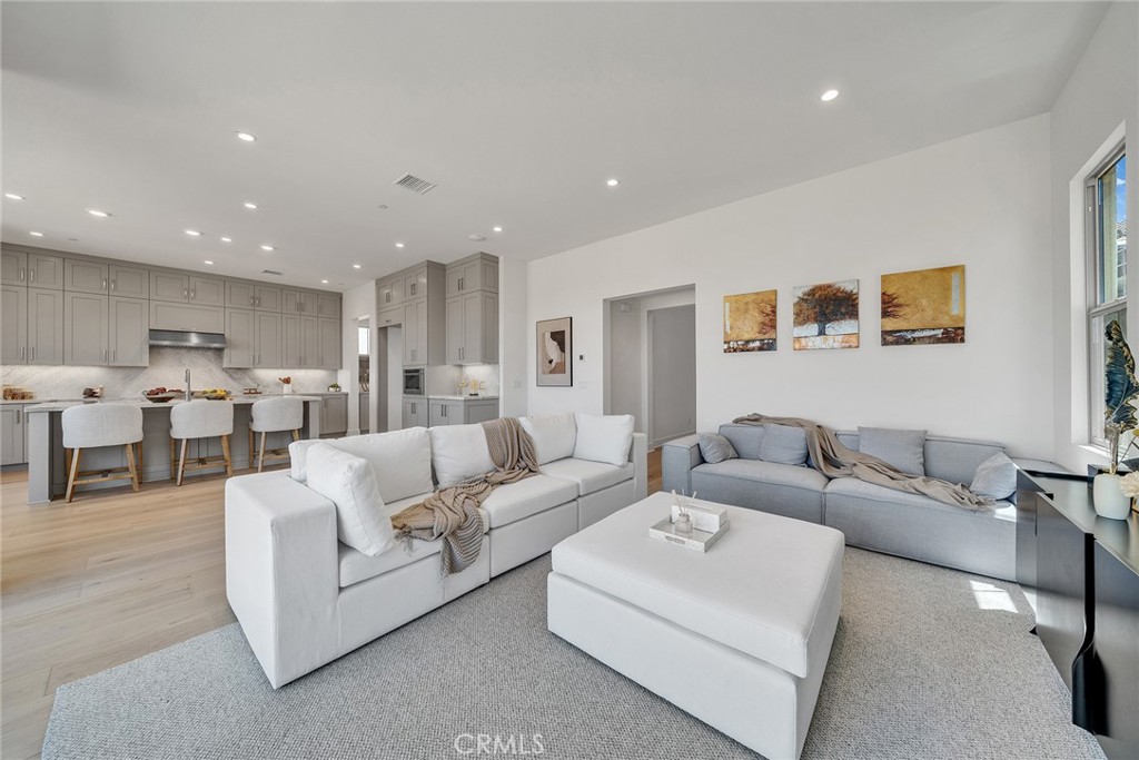 17f0b24e 12c2 4ee1 9246 B8461dc1305c