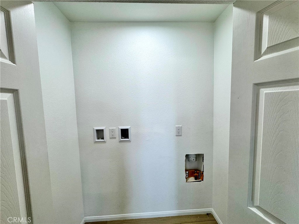 https://media.crmls.org/medias/17f1cc2e-1bf0-43e7-aa30-fb73799b0070.jpg?preset=X-Large