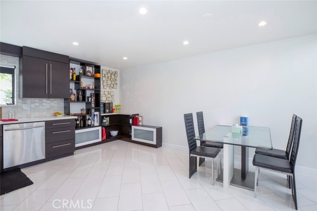 Detail Gallery Image 7 of 28 For 5456 Hermitage Ave #8,  Valley Village,  CA 91607 - 2 Beds | 2 Baths