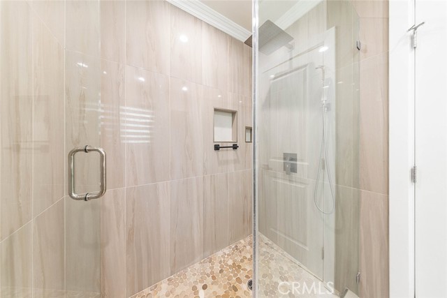 Detail Gallery Image 10 of 12 For 14727 Leadwell, Van Nuys,  CA 91405 - 3 Beds | 2/1 Baths