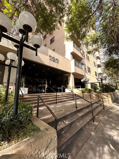 727 S Ardmore Ave #204, Los Angeles, CA 90005