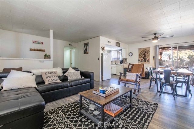 Detail Gallery Image 4 of 24 For 410 Oriole, Big Bear Lake,  CA 92315 - 3 Beds | 2 Baths