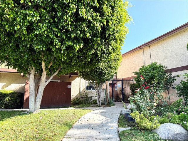 Detail Gallery Image 25 of 26 For 7320 Lennox Ave #H1,  Van Nuys,  CA 91405 - 2 Beds | 2/1 Baths