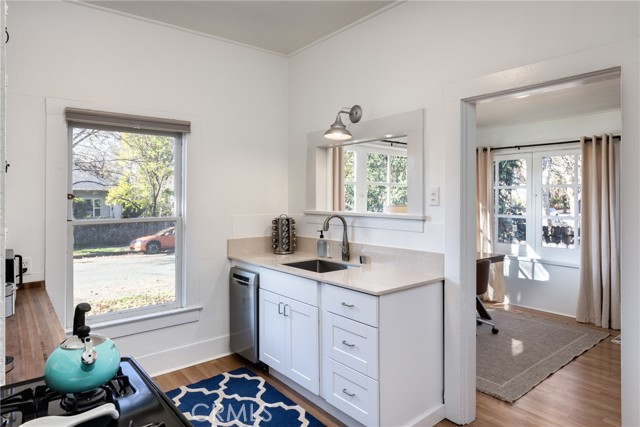 Detail Gallery Image 9 of 28 For 556 E 4th St, Chico,  CA 95928 - 3 Beds | 2 Baths