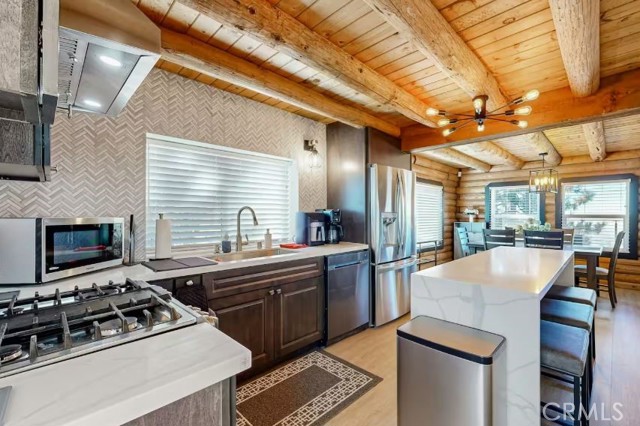 Detail Gallery Image 12 of 49 For 1960 Willow Dr, Running Springs,  CA 92382 - 4 Beds | 3 Baths