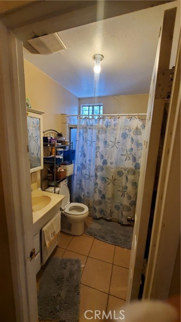 Detail Gallery Image 9 of 19 For 6300 Holmes Ave, Los Angeles,  CA 90001 - 2 Beds | 1 Baths